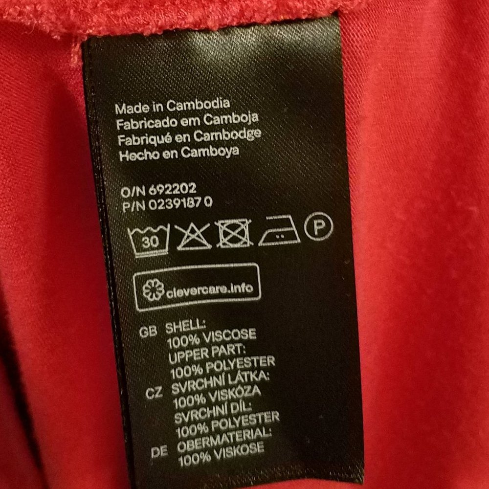 H & M Red Tank with Sateen Ruffle - Picture 6 of 6